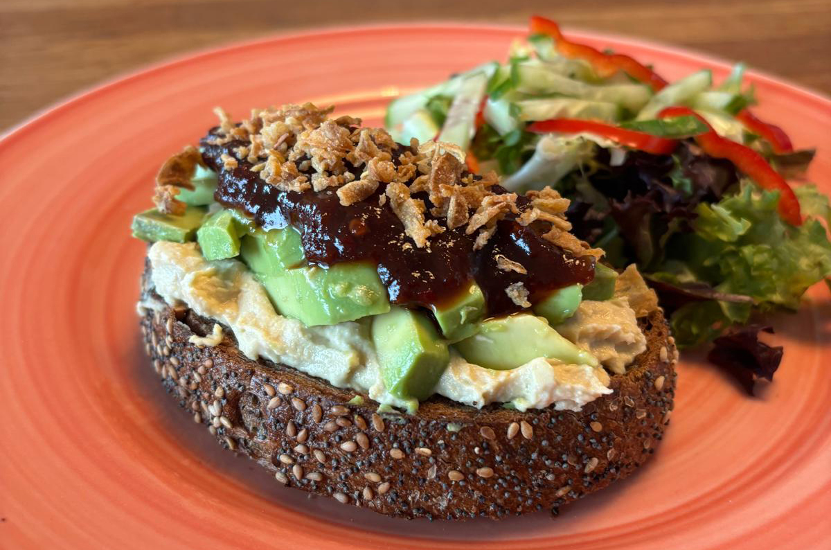 Broodje Humus – Sambal Baksi